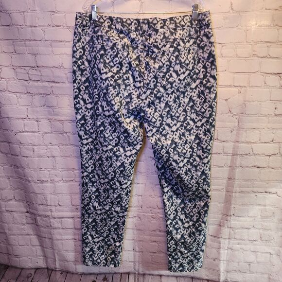 Chicos Jeggings Womens 3 (Large) Blue White Arctic Animal Print Platinum Pull-On - Picture 2 of 11